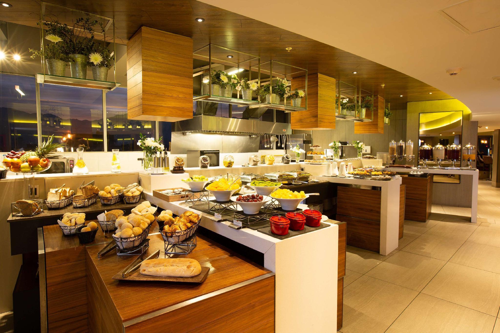 Hotel Doubletree By Hilton Santiago Kennedy, Chile Exteriér fotografie