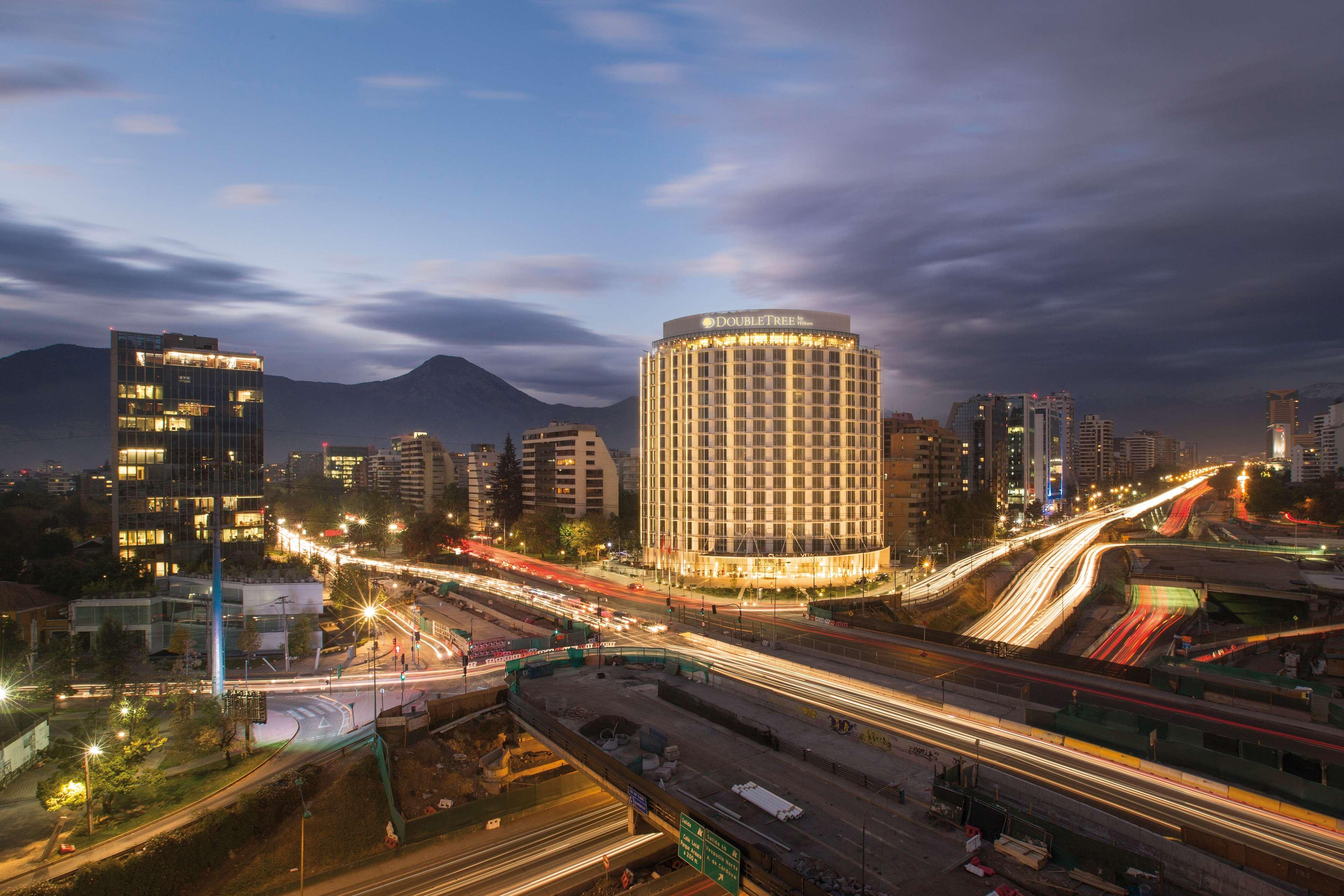 Hotel Doubletree By Hilton Santiago Kennedy, Chile Exteriér fotografie
